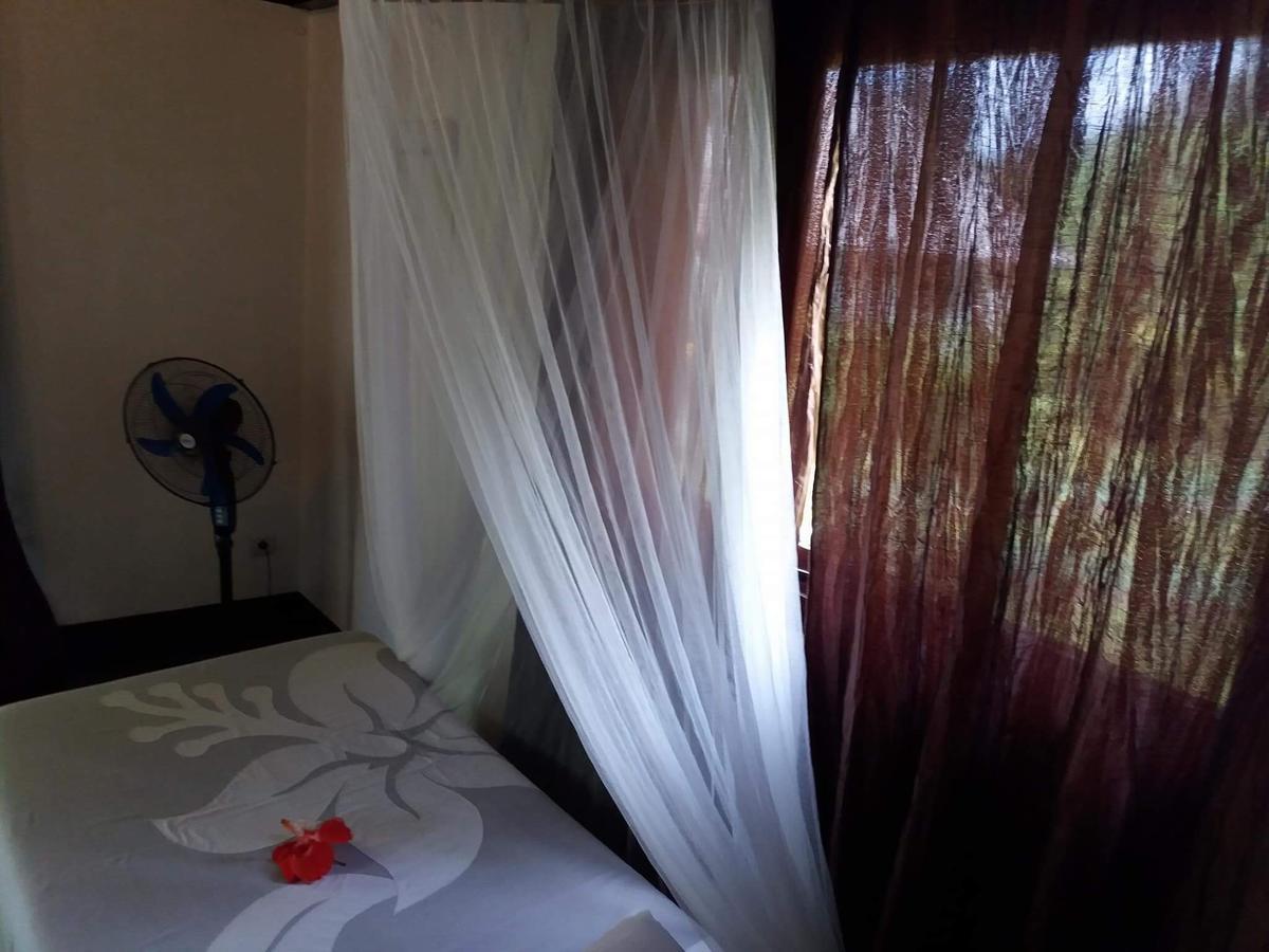 Pension Hibiscus Tahaa Uturoa Екстер'єр фото