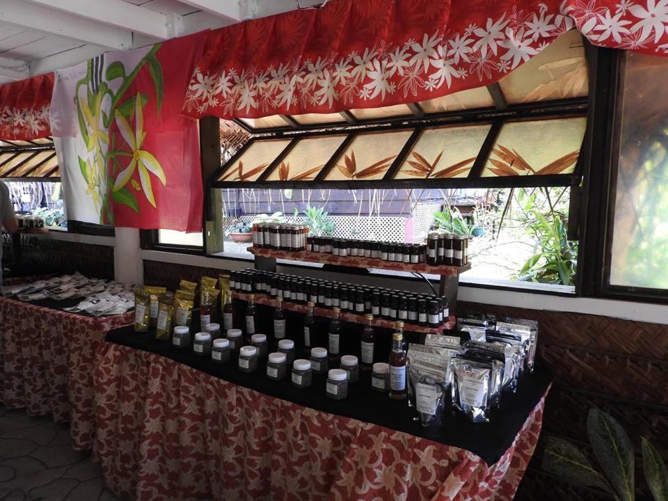 Pension Hibiscus Tahaa Uturoa Екстер'єр фото